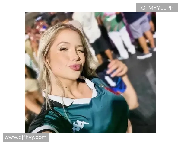 女生对足球明星的热爱背后隐藏的情感与魅力解析